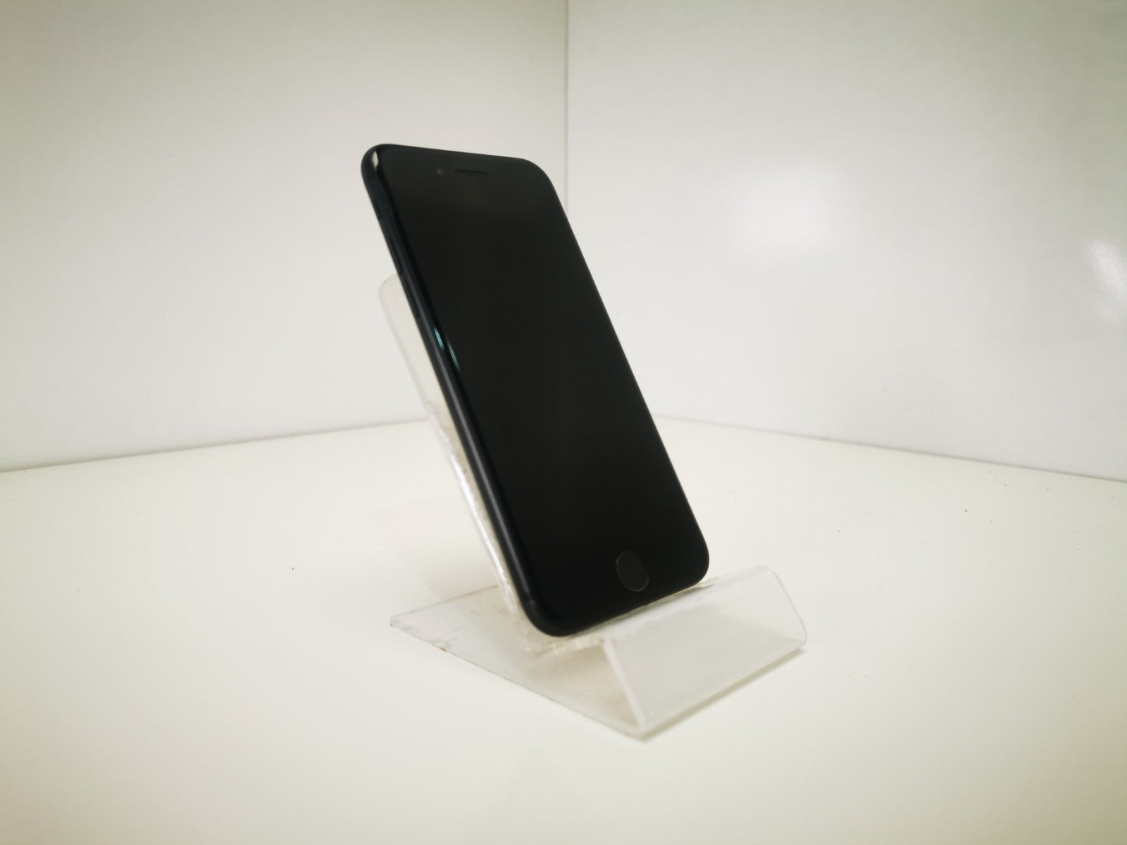 Apple iPhone 7 (A1778) - 4.7"/Black/128GB/Unlocked - GRADE B