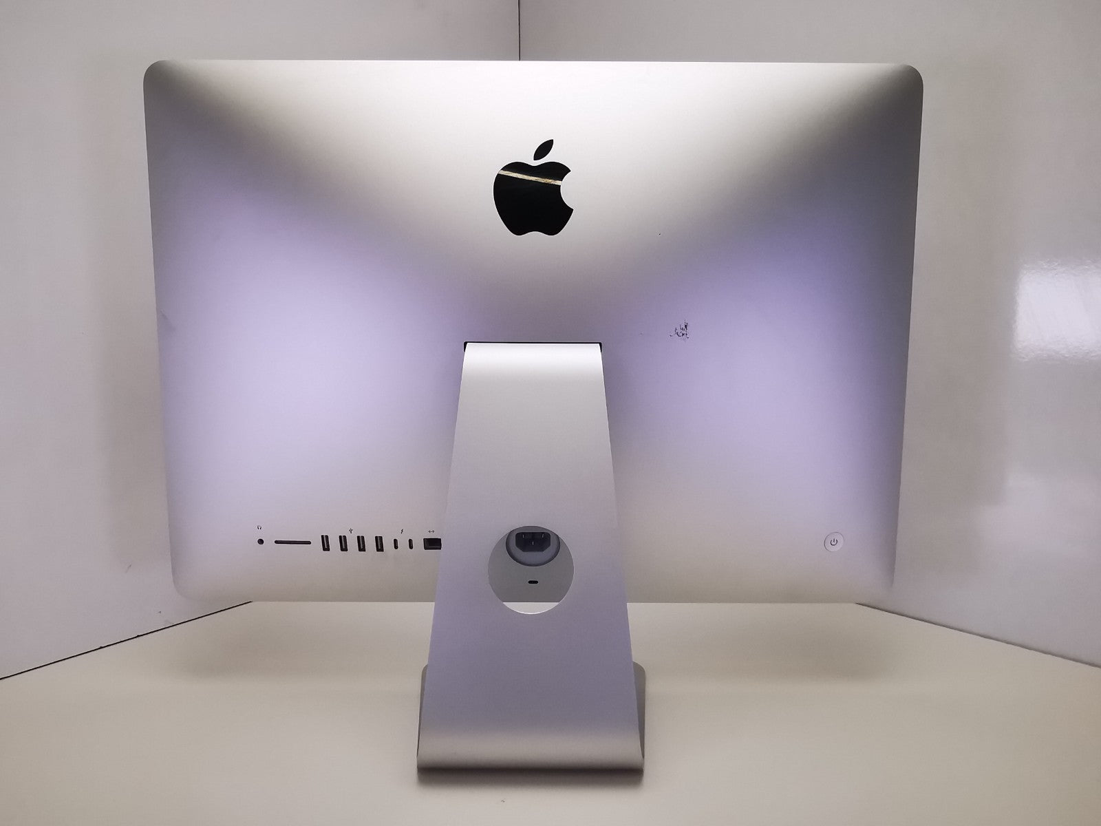 Apple iMac (Late 2017) 21.5" - Intel i5/16GB RAM/256GB SSD/MacOS Ventura