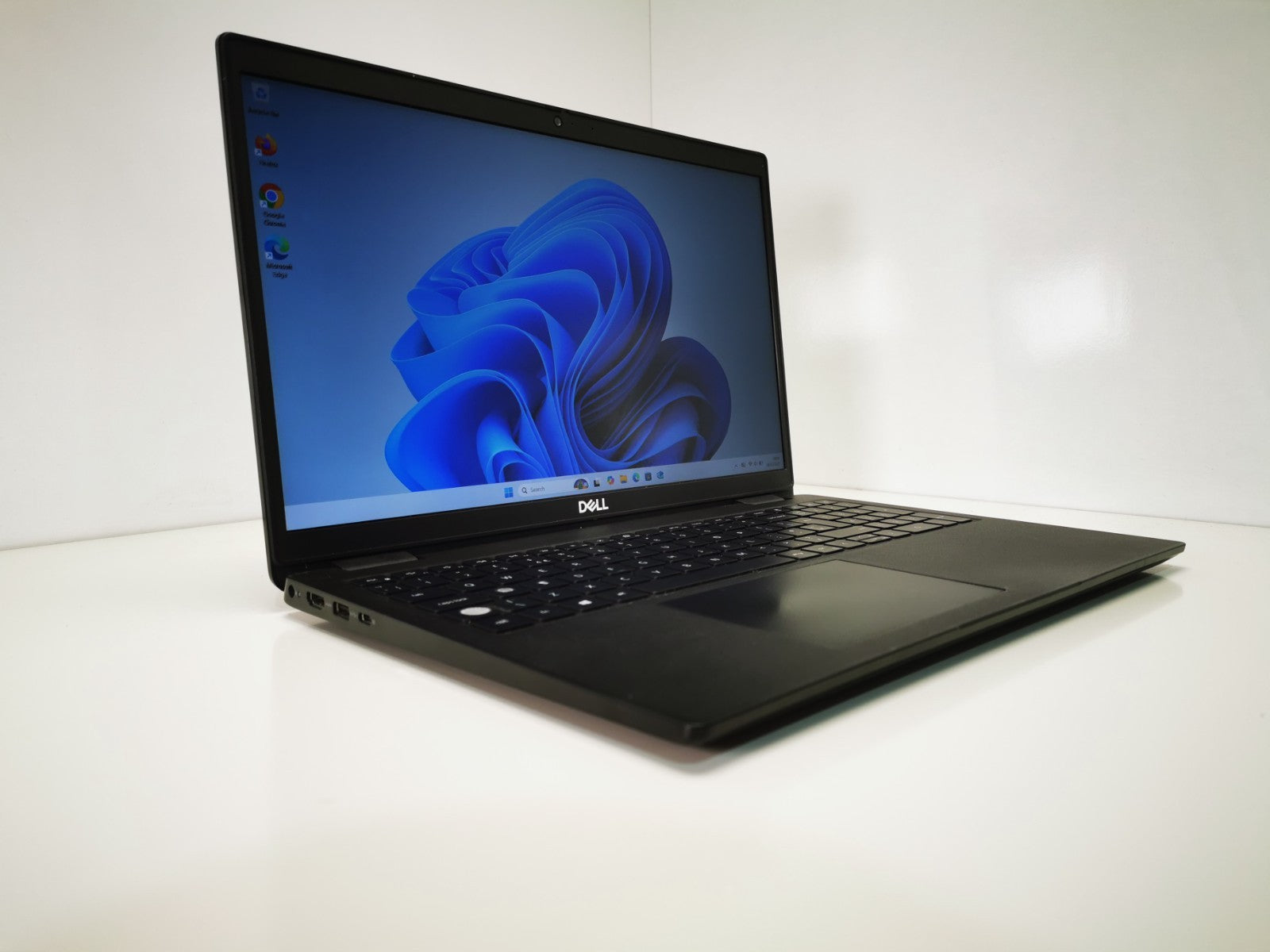 Dell Latitude 3520 15.6" i5-1135G7 @ 2.4GHz 8GB DDR4 256GB NVMe - Windows 11 Pro