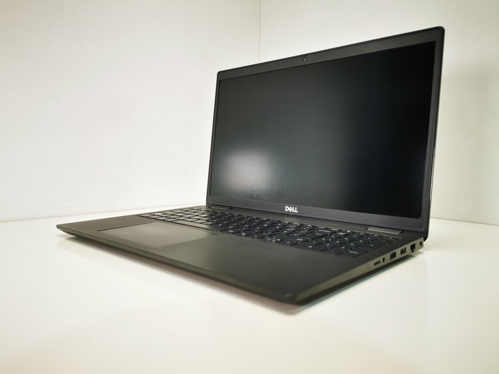 Dell Latitude 3520 15.6" i5-1135G7 @ 2.4GHz 8GB DDR4 256GB NVMe - Windows 11 Pro