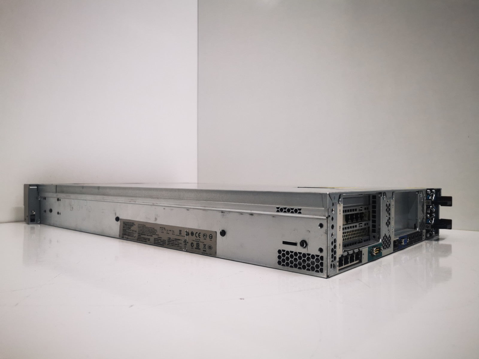 HP ProLiant DL380p Gen8 2U Server – Xeon E5-2620 2.1GHz, 8GB RAM, 16-Bay SFF