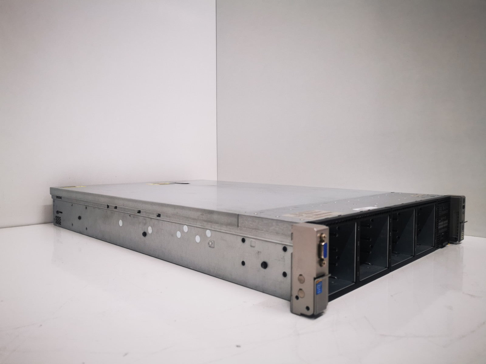 HP ProLiant DL380p Gen8 2U Server – Xeon E5-2620 2.1GHz, 8GB RAM, 16-Bay SFF