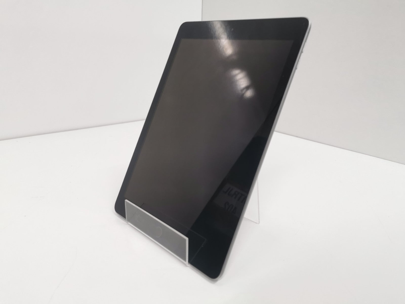 Apple iPad 6th Gen - 9.7"32GB/Wi-Fi/Space Grey/A1893 - Grade B