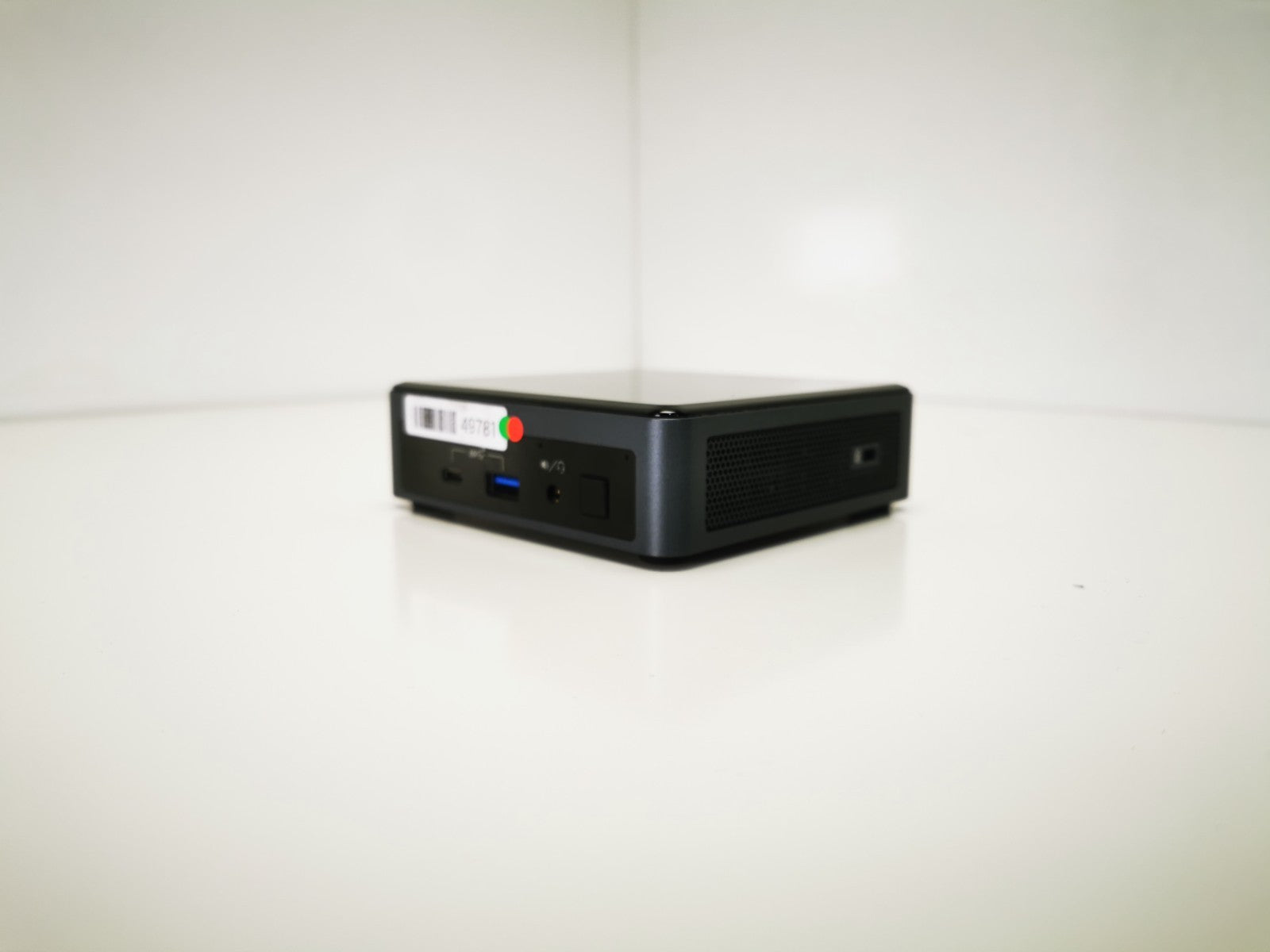 Intel NUC10FNK USFF PC - 10th Gen i3 8GB RAM / 256GB SSD Win 11 - Not Activated