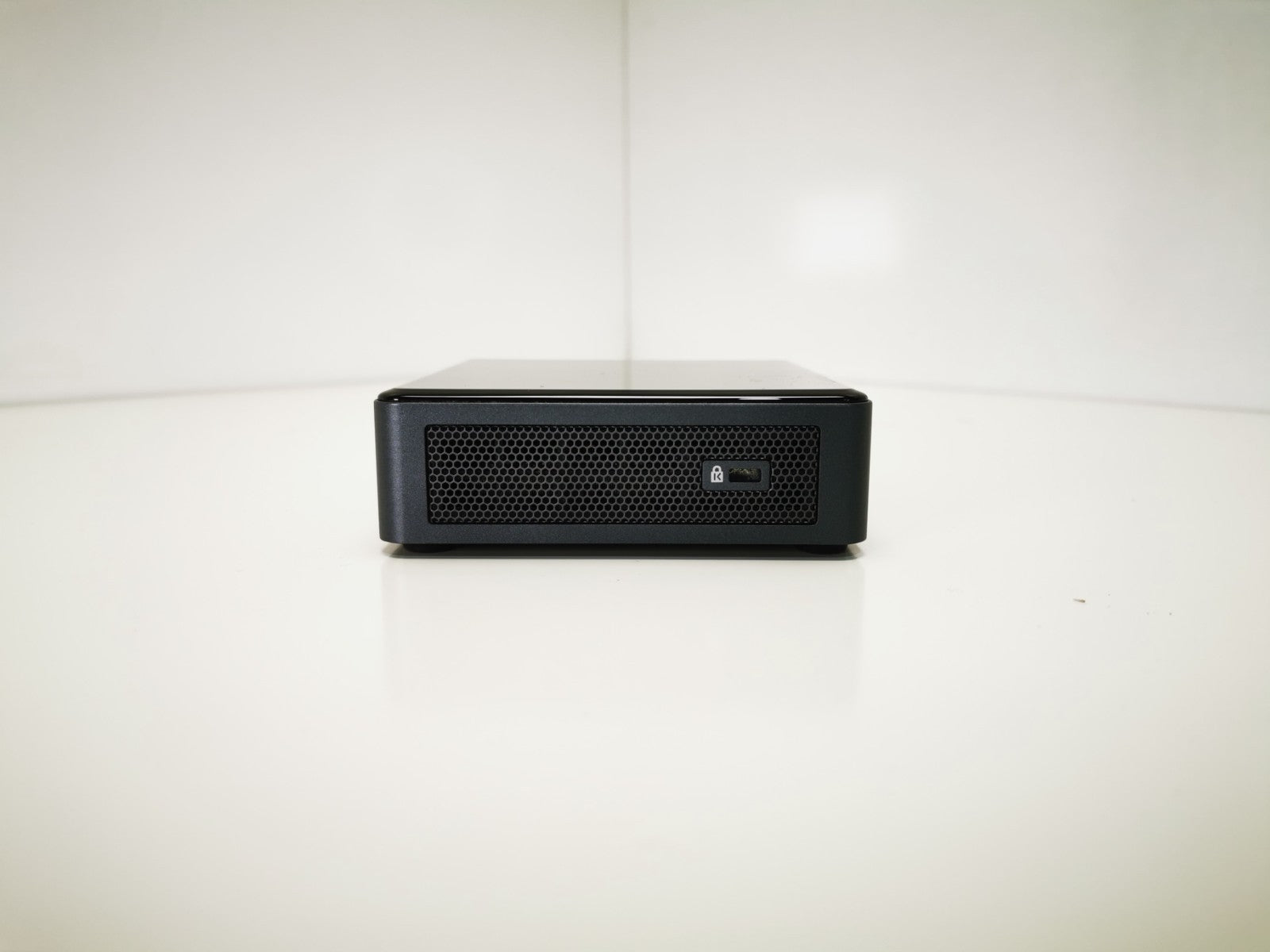 Intel NUC10FNK USFF PC - 10th Gen i3 8GB RAM / 256GB SSD Win 11 - Not Activated