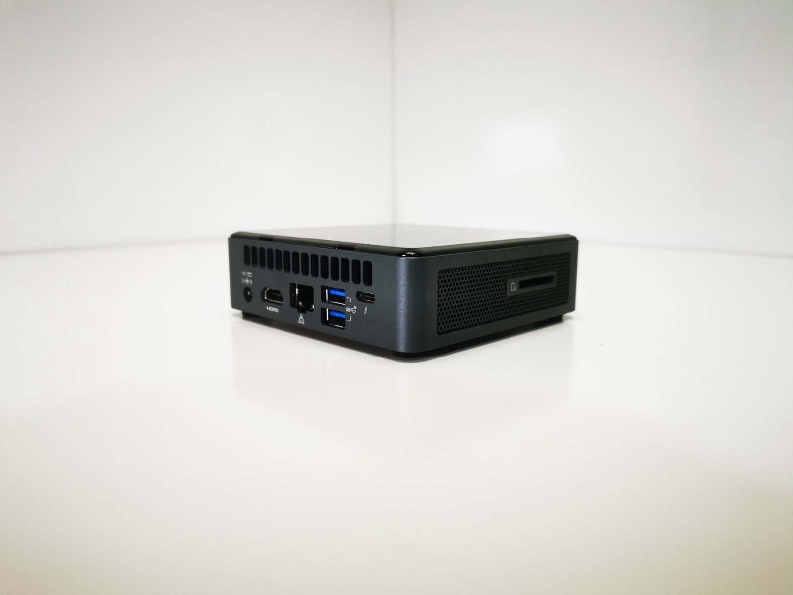Intel NUC10FNK USFF PC - 10th Gen i3 8GB RAM / 256GB SSD Win 11 - Not Activated