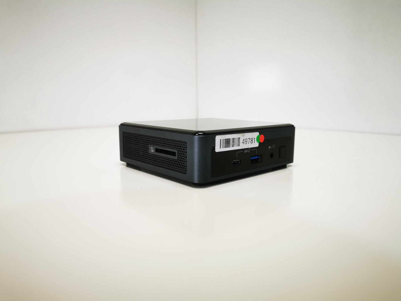 Intel NUC10FNK USFF PC - 10th Gen i3 8GB RAM / 256GB SSD Win 11 - Not Activated