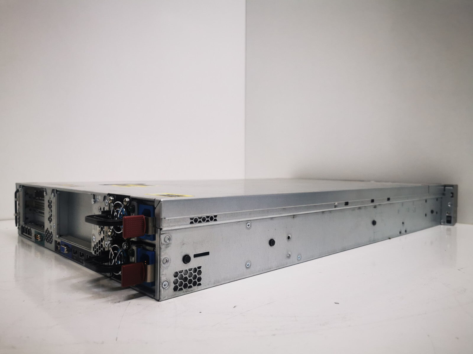 HP ProLiant DL380p Gen8 Rack Server – Intel Xeon, 8GB RAM, No HDDs/Caddies