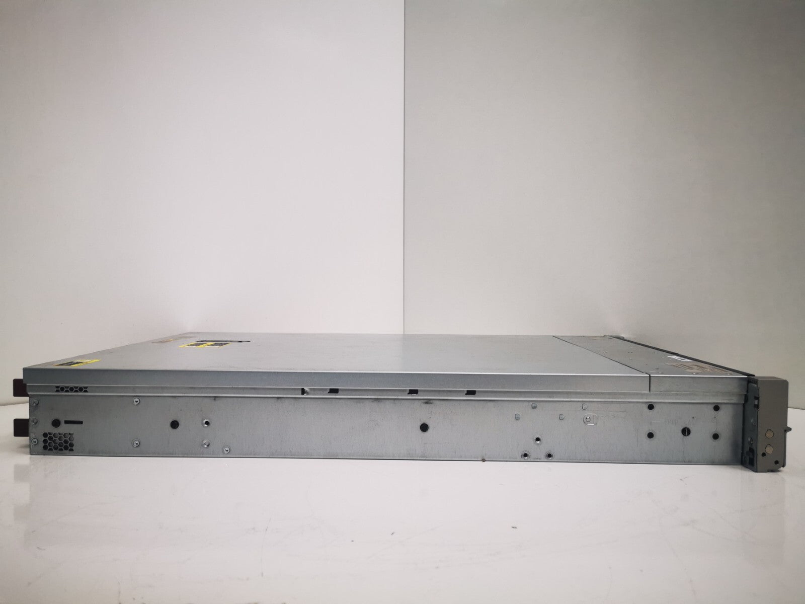 HP ProLiant DL380p Gen8 Rack Server – Intel Xeon, 8GB RAM, No HDDs/Caddies