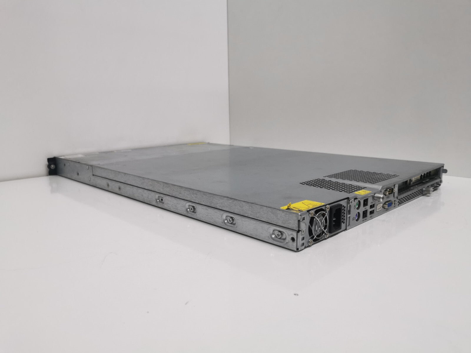 Cisco WAVE-574-K9 V01 1U Rack Server – Intel Xeon 2.66GHz, 3GB RAM, 4-Port LAN