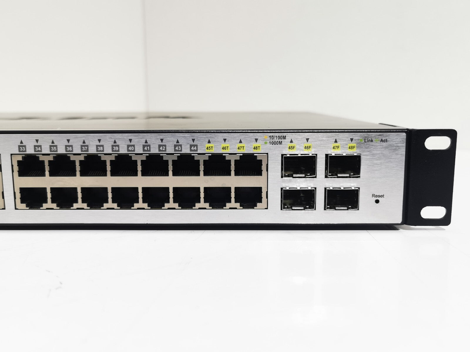 D-Link DGS-1248T 48-Port Gigabit Switch with 4 SFP Combo Ports Rack mountable