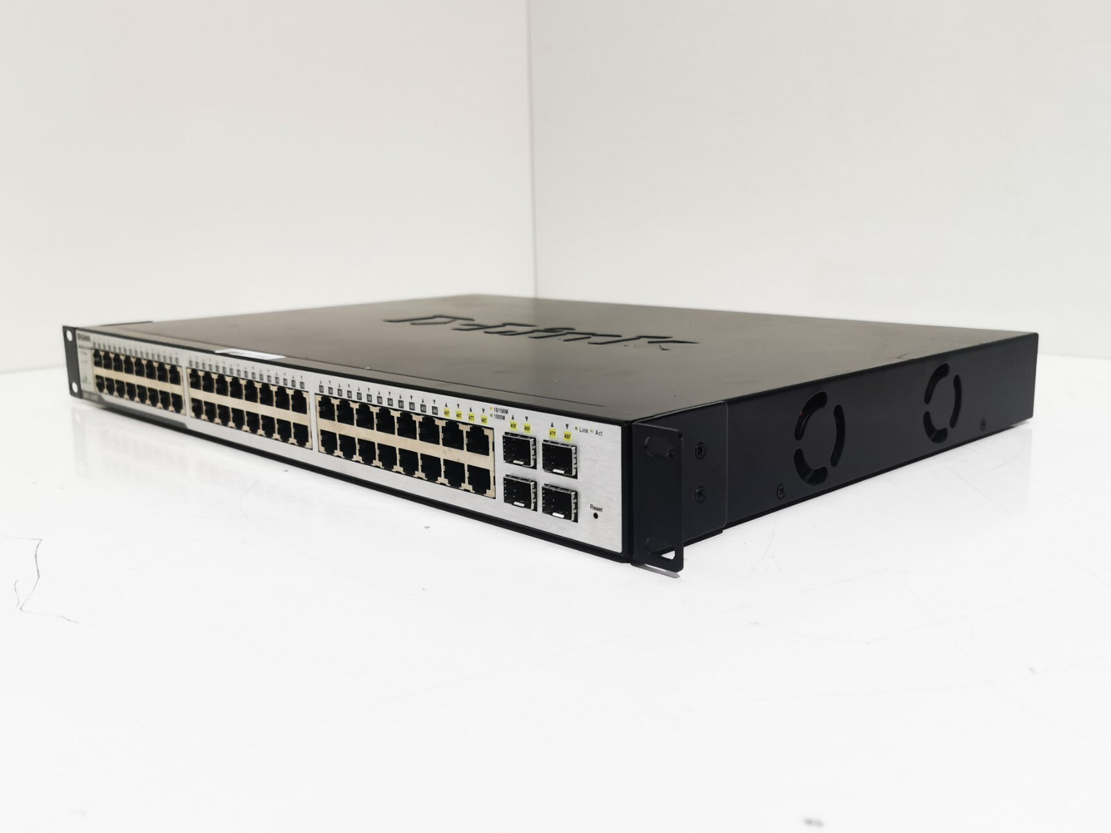 D-Link DGS-1248T 48-Port Gigabit Switch with 4 SFP Combo Ports Rack mountable