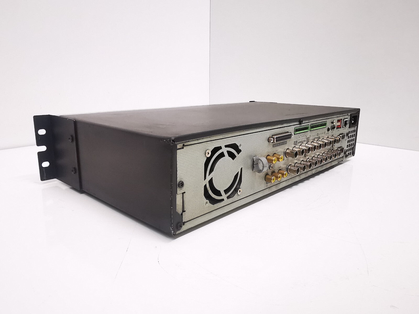 Samsung SRD-1673D 16-Channel DVR Real-Time H.264 HDMI/VGA – No Remote Included