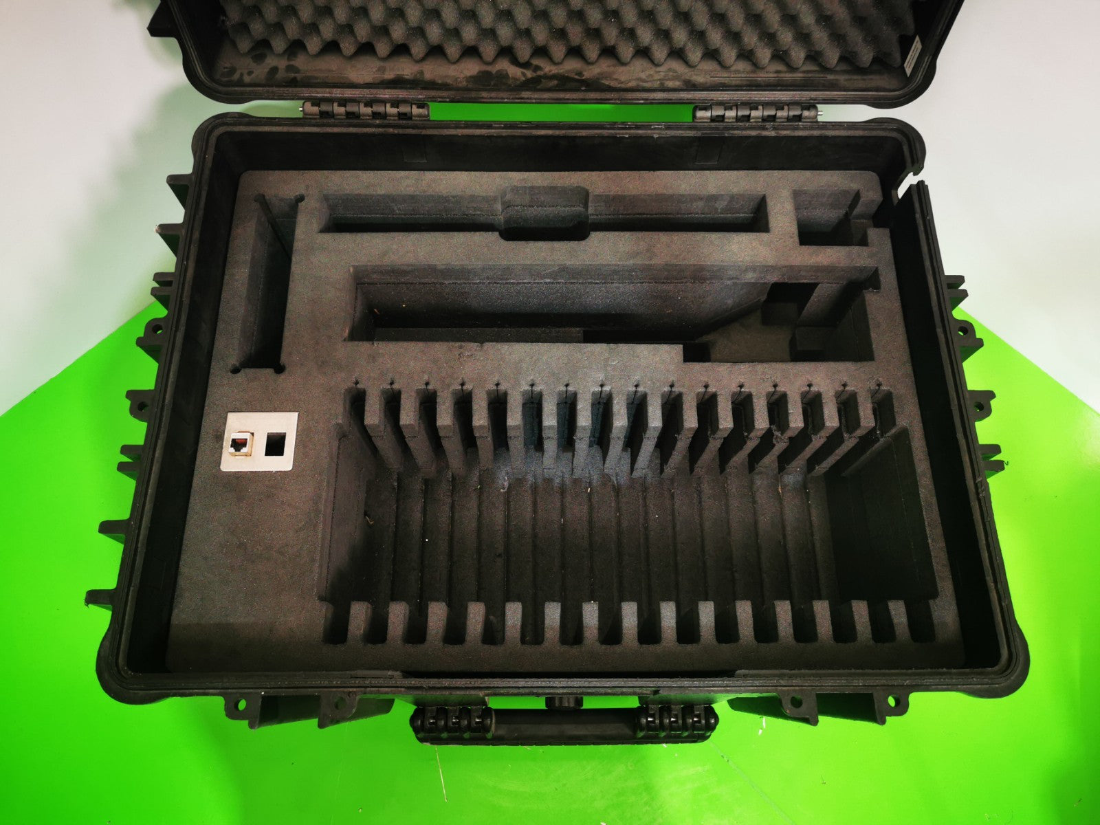 Leba Innovation Rugged Tablet / iPad Charging Case - 16 Bay