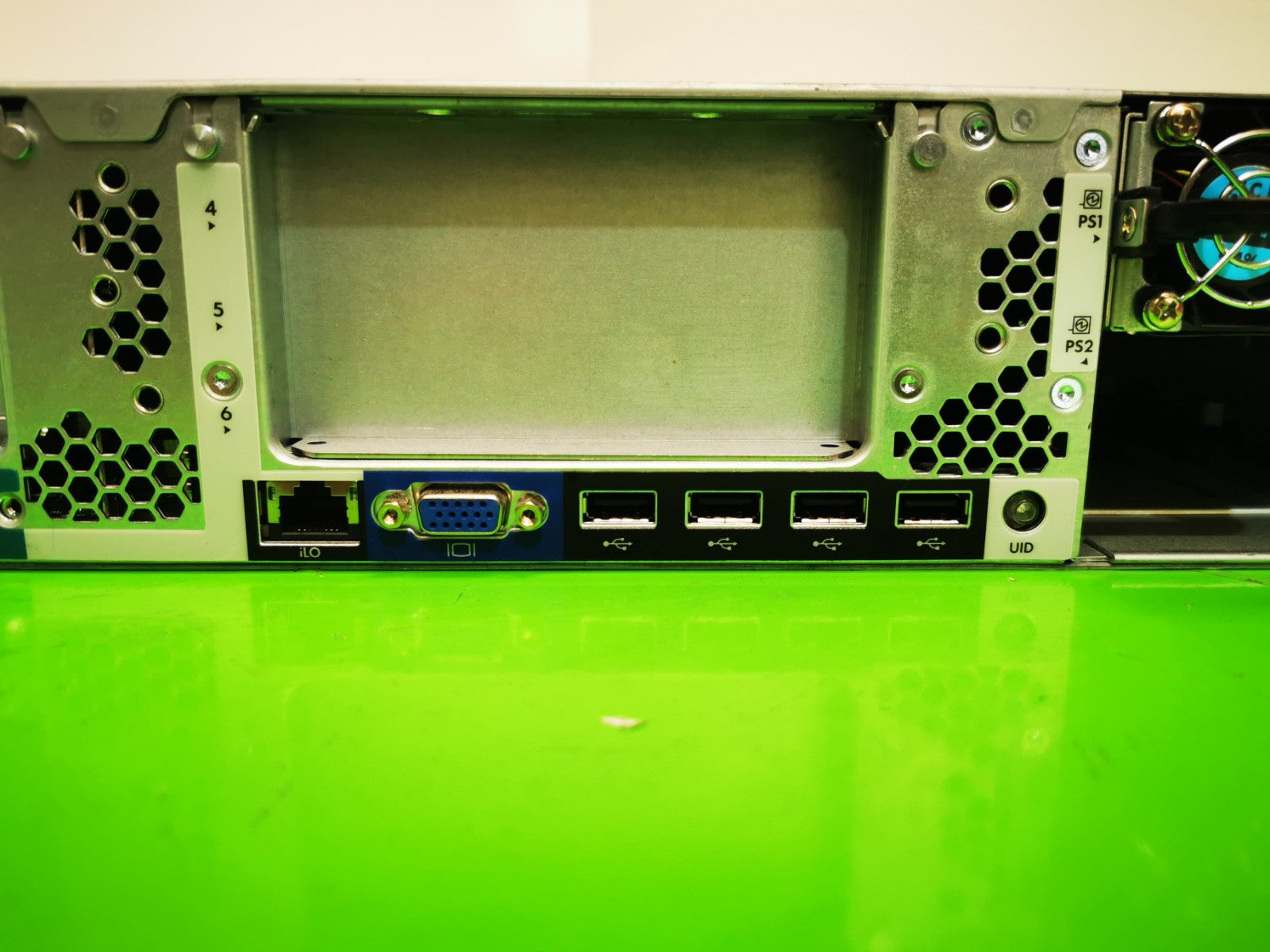 HP ProLiant DL360P Gen8 G8 1x E5-2620 16GB RAM 8-Bay SAS P420i 1U Server