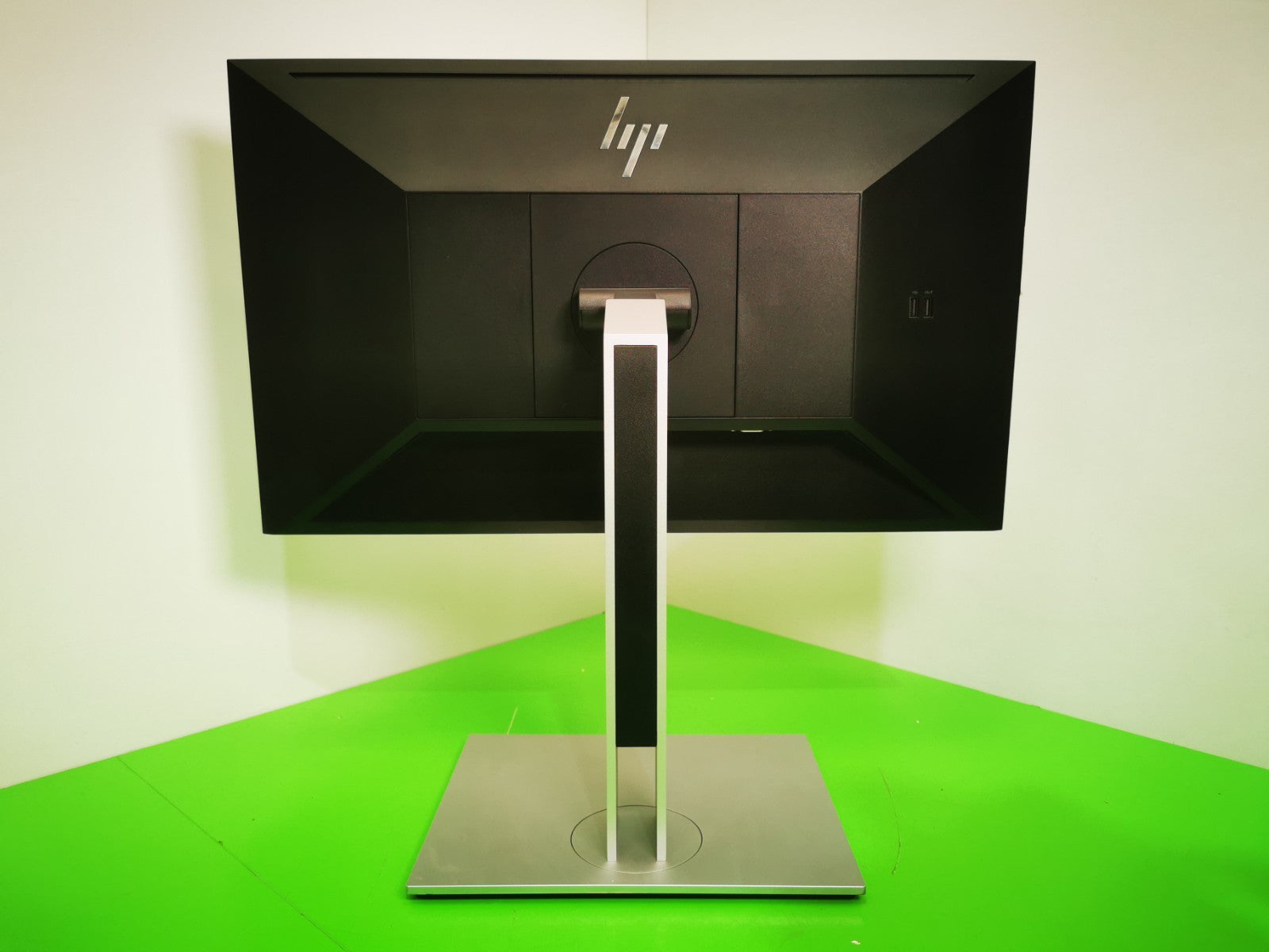 HP E23 G4 FHD 23" Monitor - 1x HDMI / 1x VGA / 1x DisplayPort / 4x USB / Stand