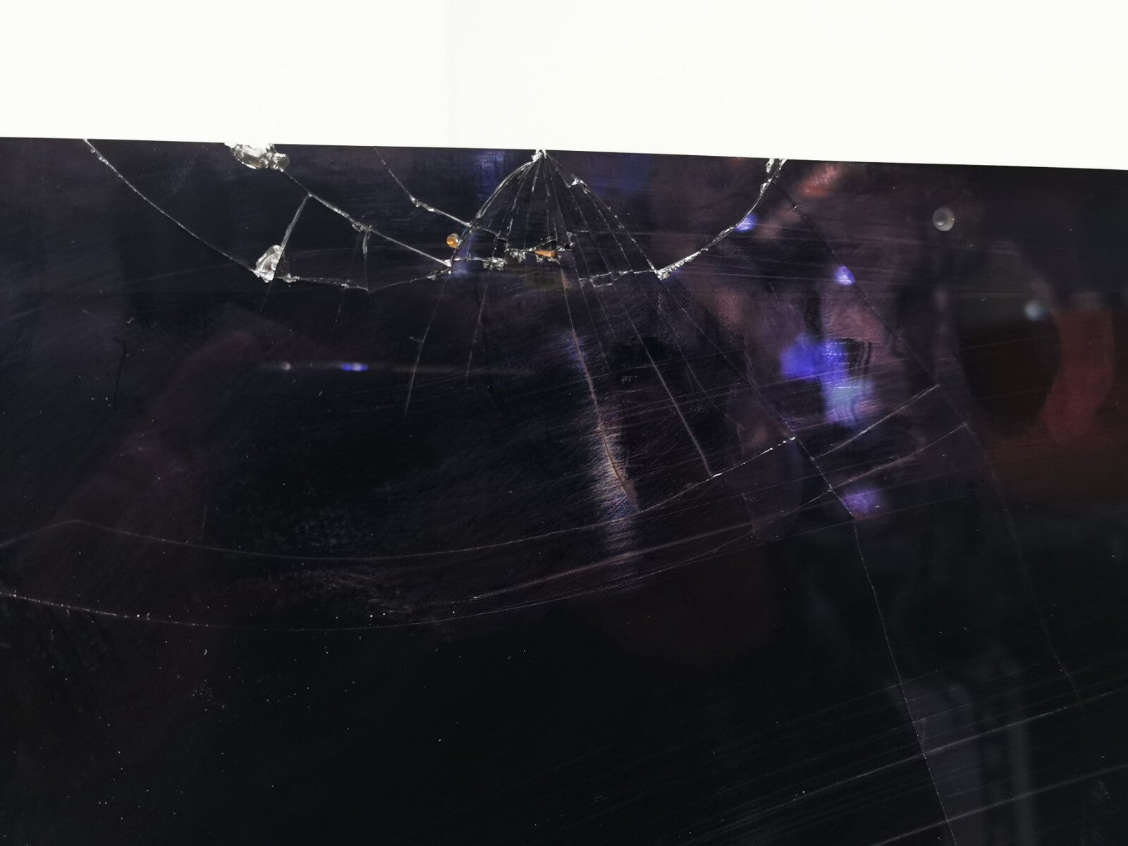 Apple iMac (Late 2012) 21.5" - Intel i5 / 8GB RAM / 1TB HDD / Cracked Screen