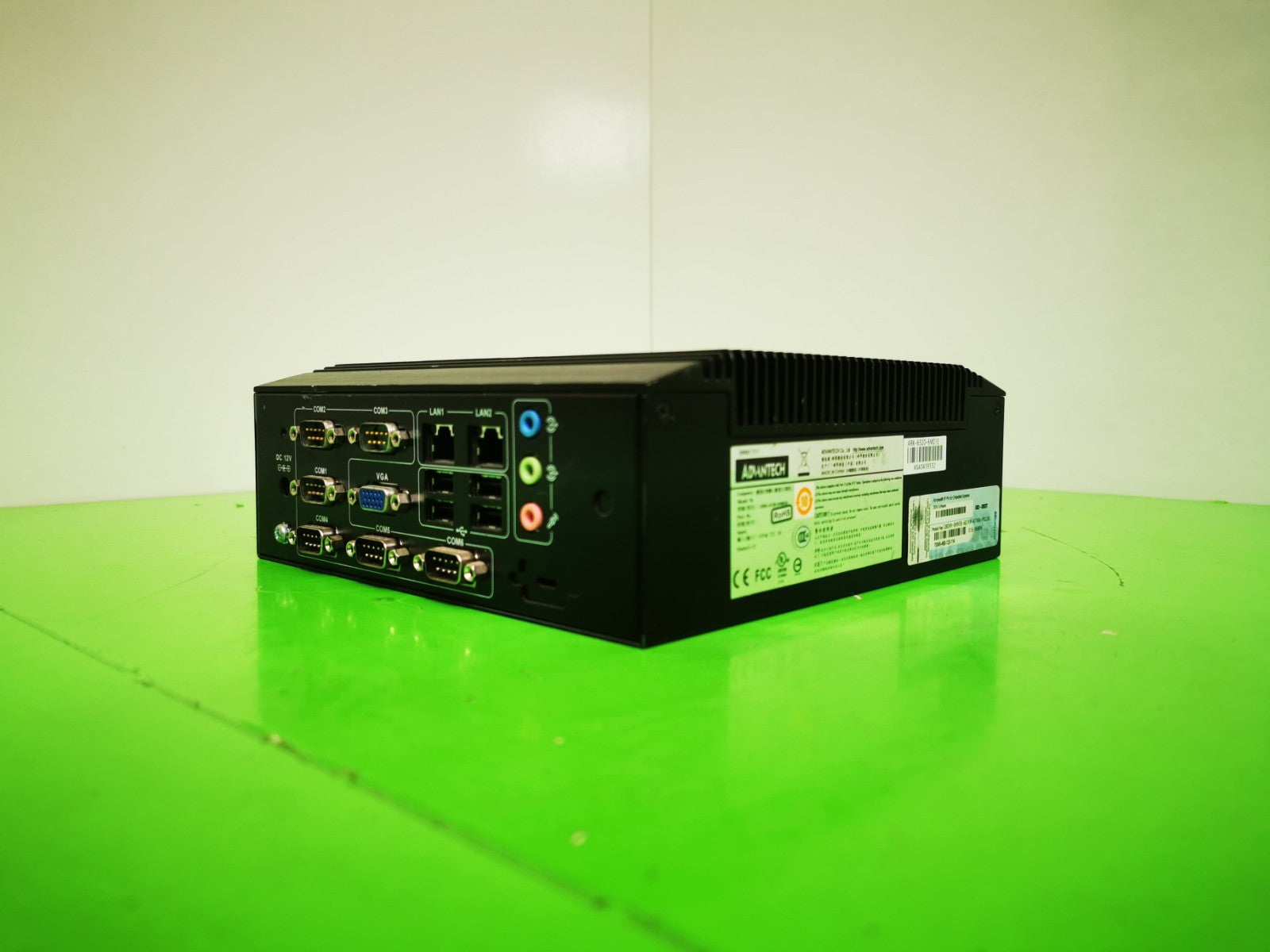 Advantech ARK-6320 Mini-ITX -  fanless system for Kiosk Vending - No OS - No HDD