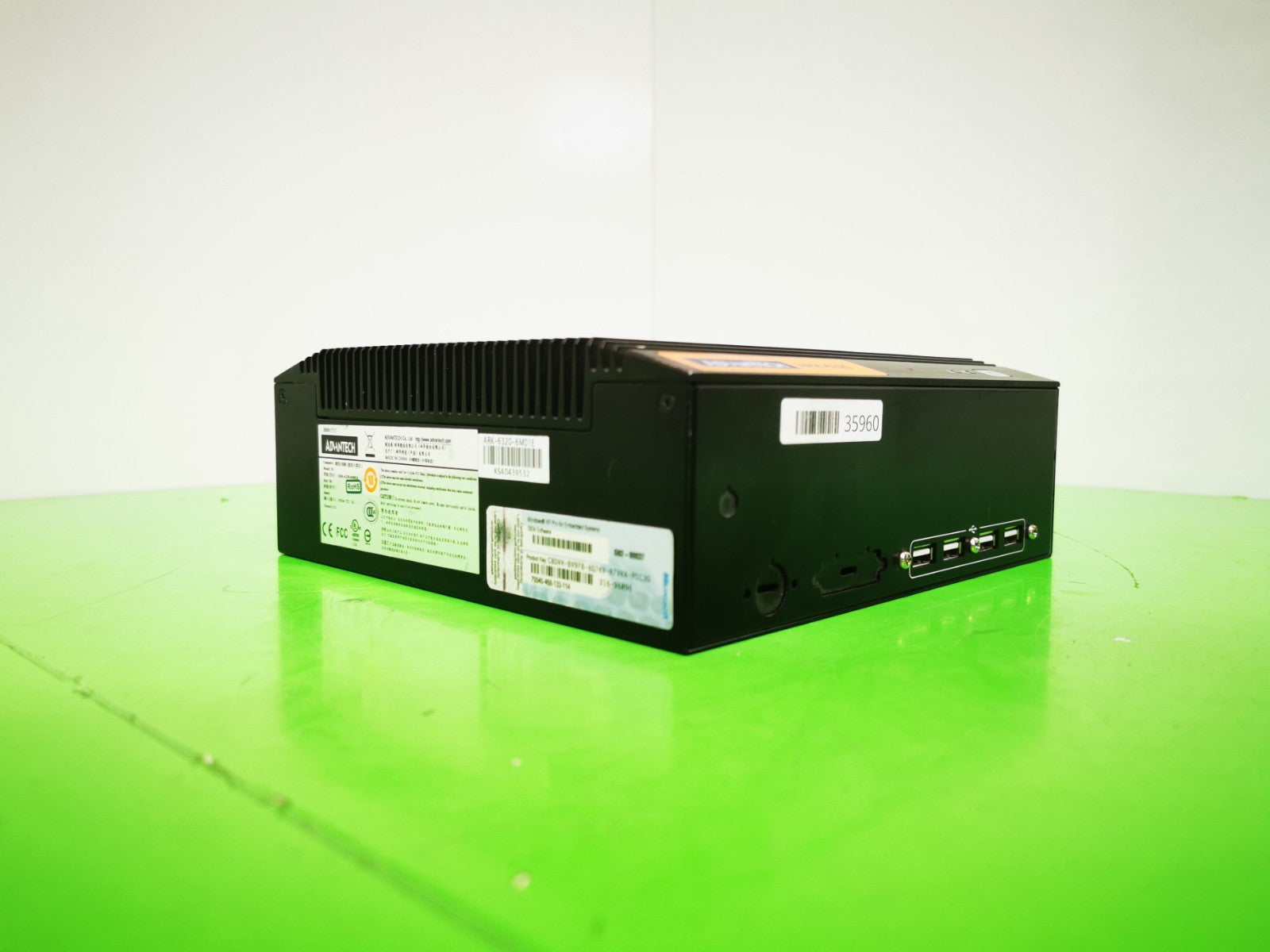 Advantech ARK-6320 Mini-ITX -  fanless system for Kiosk Vending - No OS - No HDD