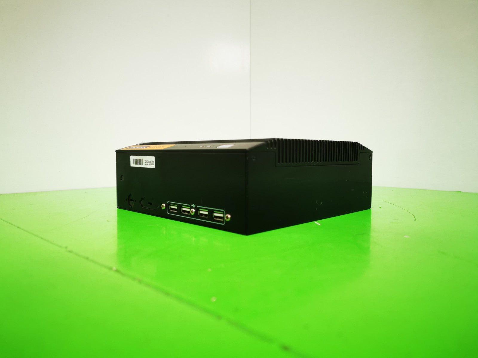 Advantech ARK-6320 Mini-ITX -  fanless system for Kiosk Vending - No OS - No HDD