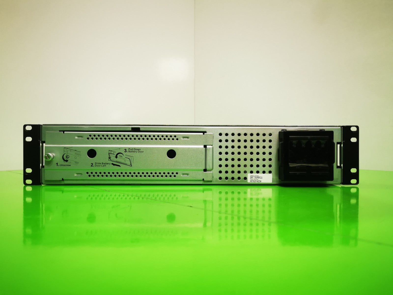 APC Smart-UPS 750VA 230V LCD 2U Rackmount SMT750RMI2U - No Battery / Facia