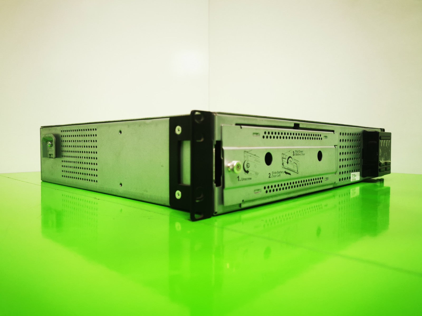 APC Smart-UPS 750VA 230V LCD 2U Rackmount SMT750RMI2U - No Battery / Facia