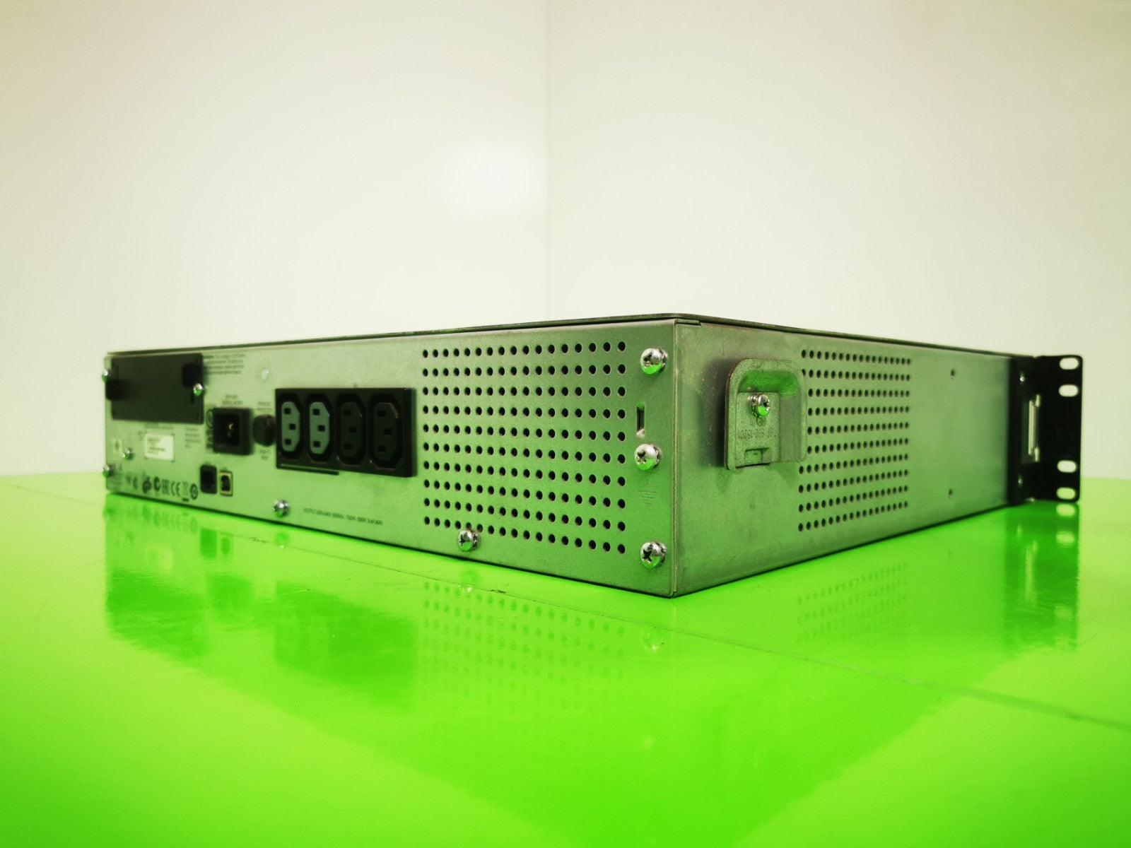 APC Smart-UPS 750VA 230V LCD 2U Rackmount SMT750RMI2U - No Battery / Facia