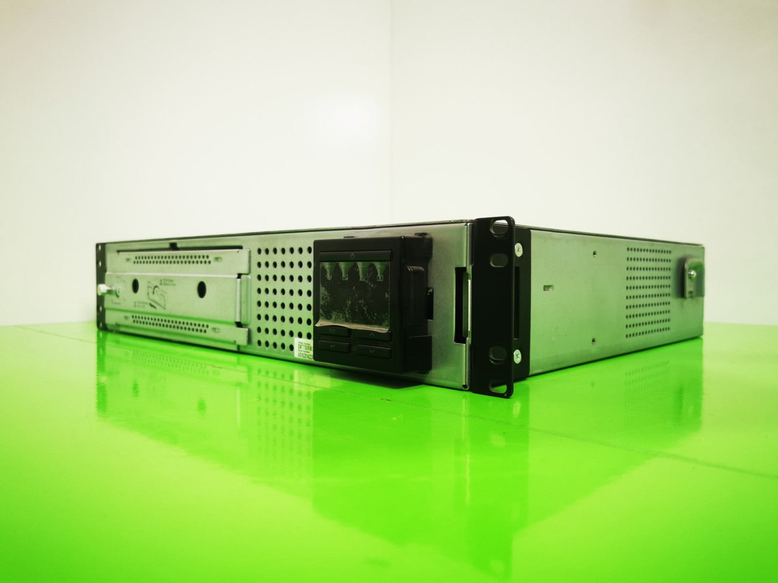 APC Smart-UPS 750VA 230V LCD 2U Rackmount SMT750RMI2U - No Battery / Facia