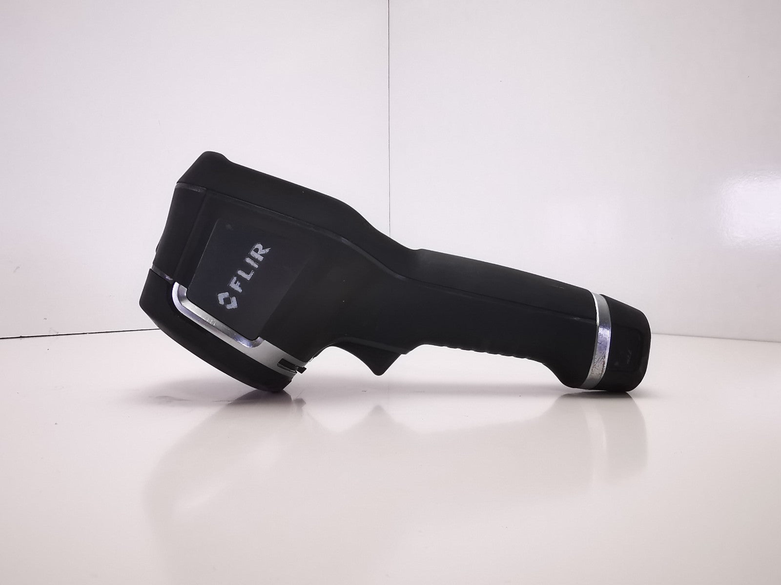 FLIR E5 (E63900) Thermal Imaging Camera - Powers On  / UNCALIBRATED