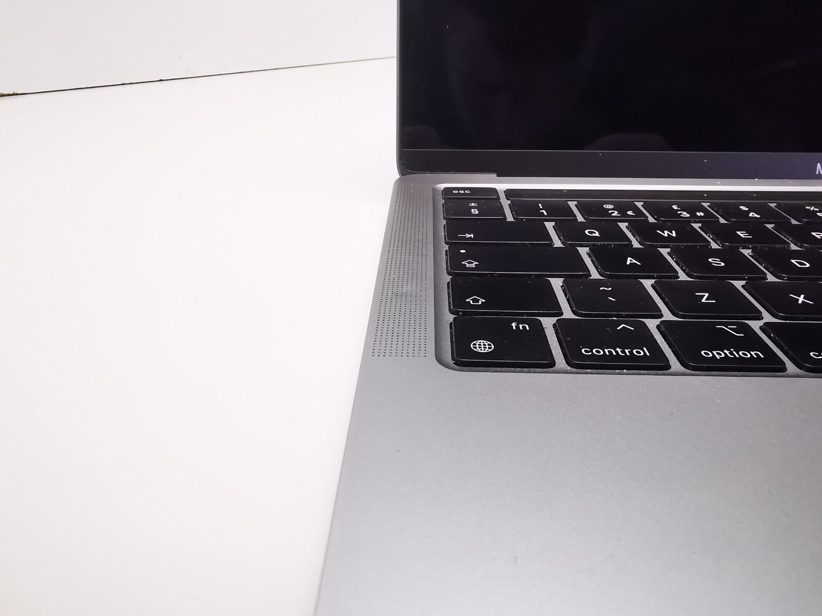Apple MacBook Pro (A2338) 13" - Apple M2/8GB RAM/250GB SSD/MacOS Monterey-FAULTY