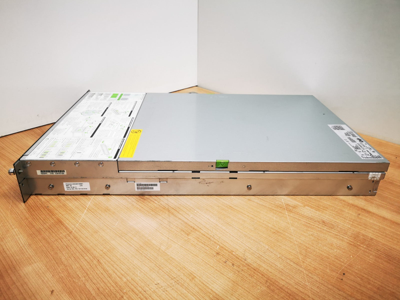 Fujitsu Primergy RX300 S6 2U Server 2x Xeon E5620 2.4GHz 8GB RAM 8-Bay SFF