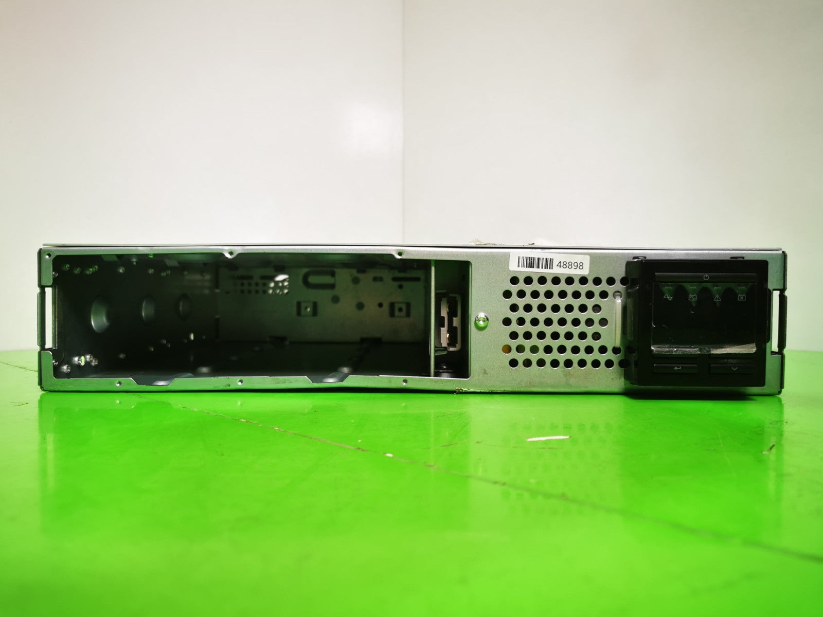 APC SMT1000rmi2u UPS  Uninterruptible Power  - Batteries Removed -No Facia