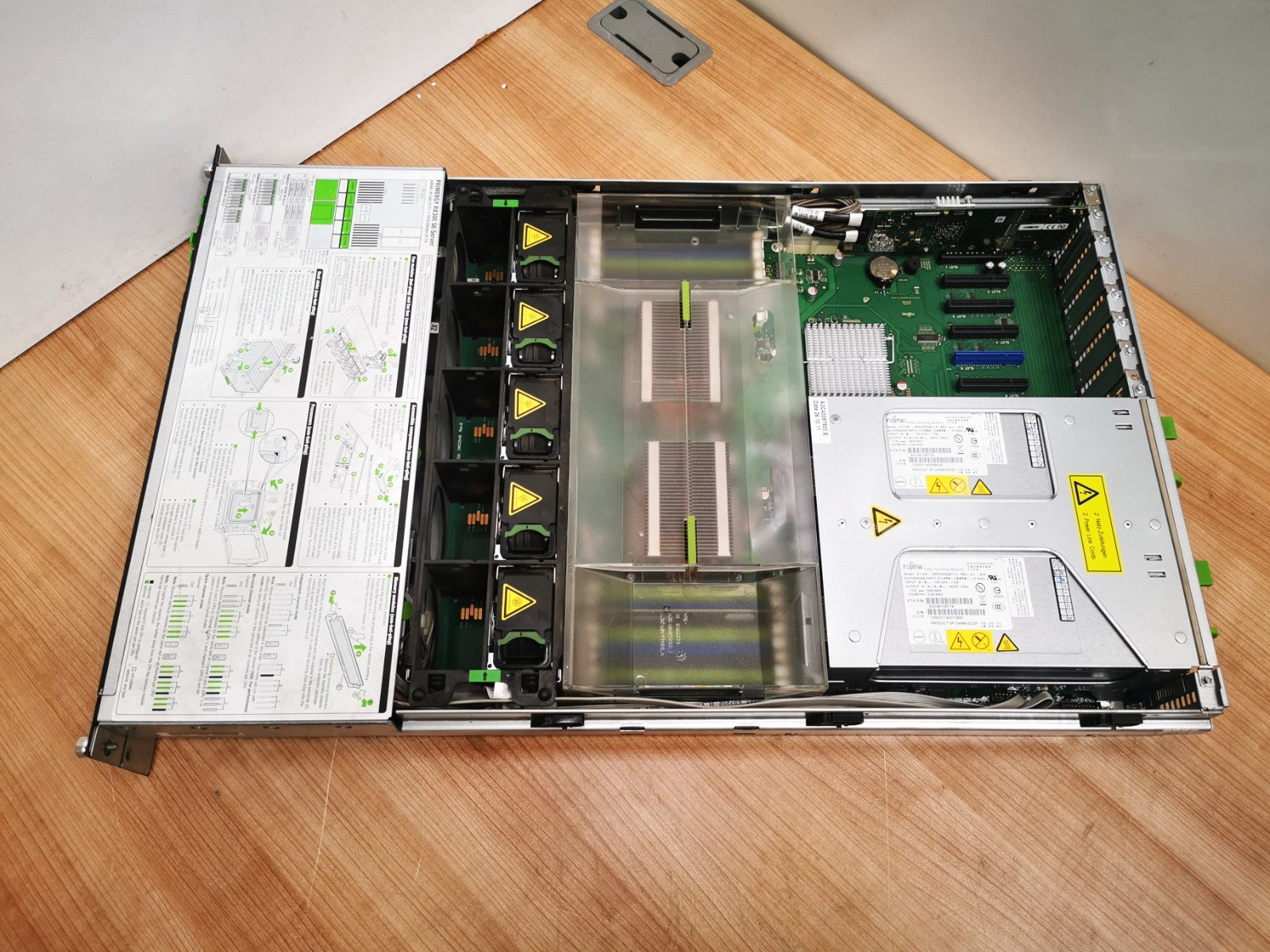 Fujitsu Primergy RX300 S6 2U Server 2x Xeon E5620 2.4GHz 8GB RAM 8-Bay SFF