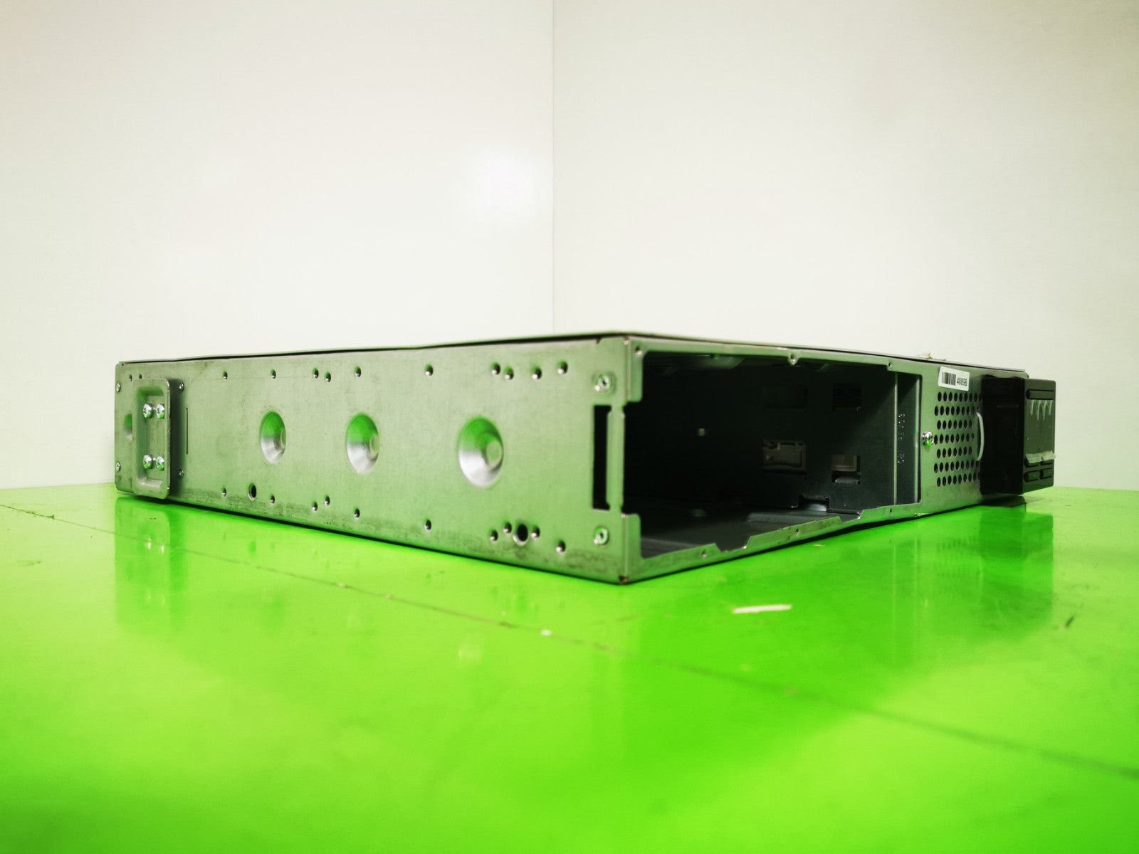 APC SMT1000rmi2u UPS  Uninterruptible Power  - Batteries Removed -No Facia