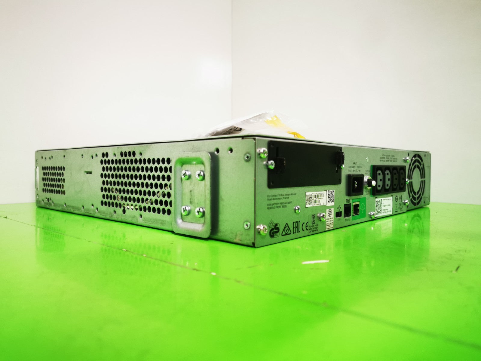 APC SMT1000rmi2u UPS  Uninterruptible Power  - Batteries Removed -No Facia