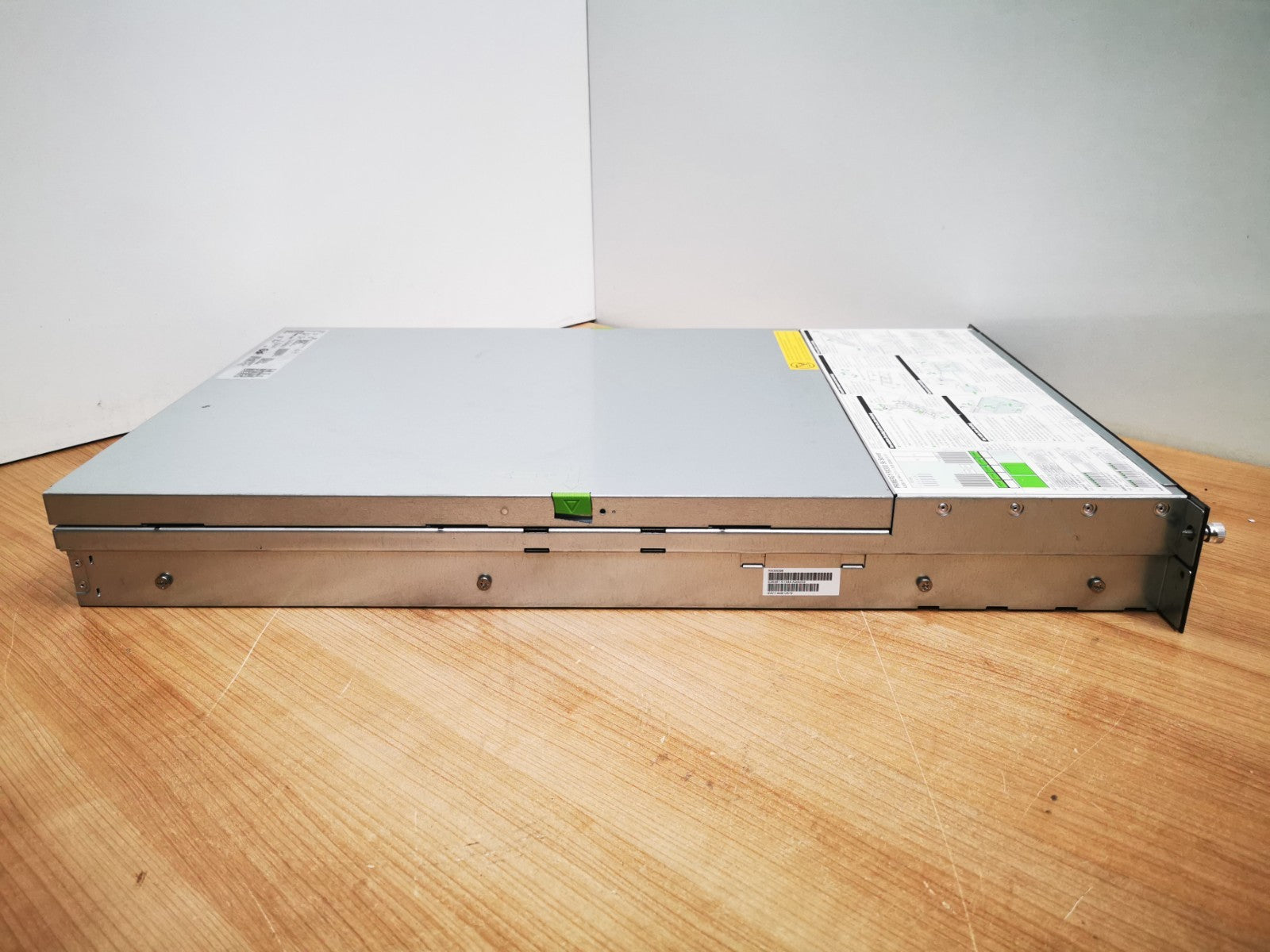 Fujitsu Primergy RX300 S6 2U Server 2x Xeon E5620 2.4GHz 8GB RAM 8-Bay SFF