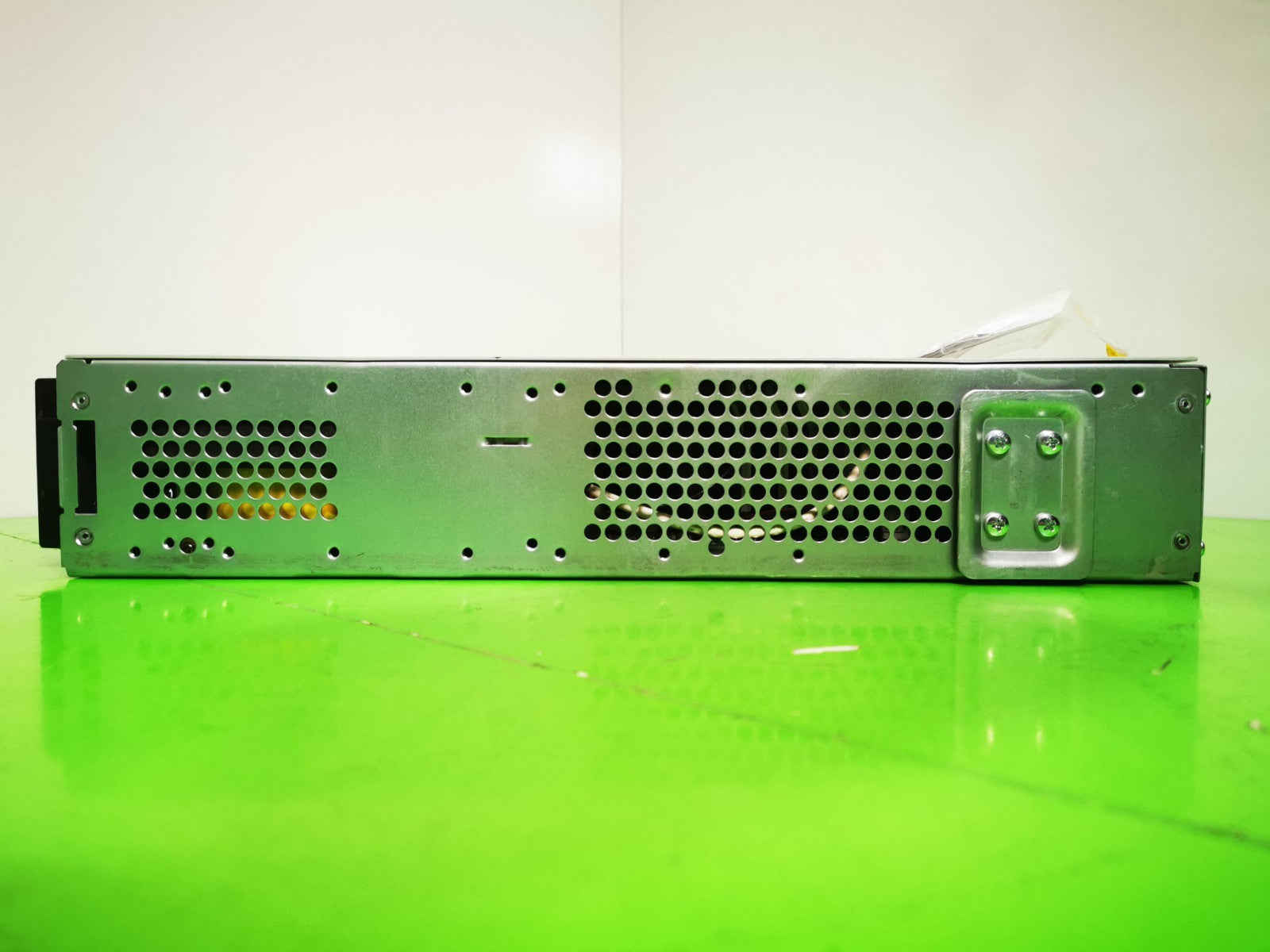 APC SMT1000rmi2u UPS  Uninterruptible Power  - Batteries Removed -No Facia