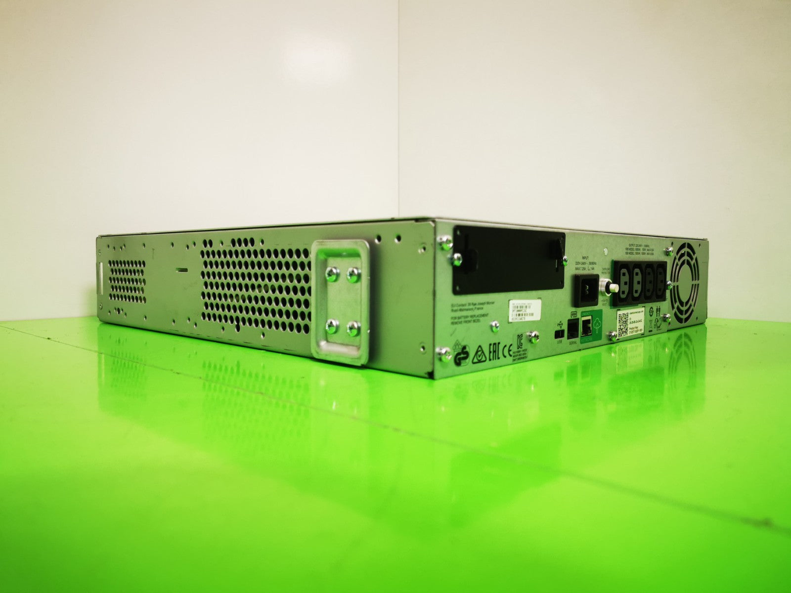 APC Smart-UPS SMT1000RMI2UC 1000VA 2U Rackmount UPS LCD 700W -No Batteries