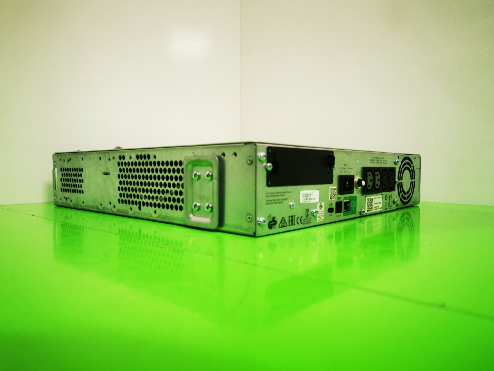 APC Smart-UPS SMT1000RMI2UC 1000VA 2U Rackmount UPS LCD 700W - No Batteries