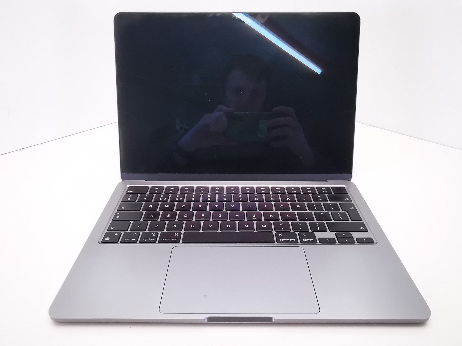 Apple MacBook Air 2022 (A2681) 13.6" - Apple M2/8GB RAM/256GB SSD/MacOS Sequoia