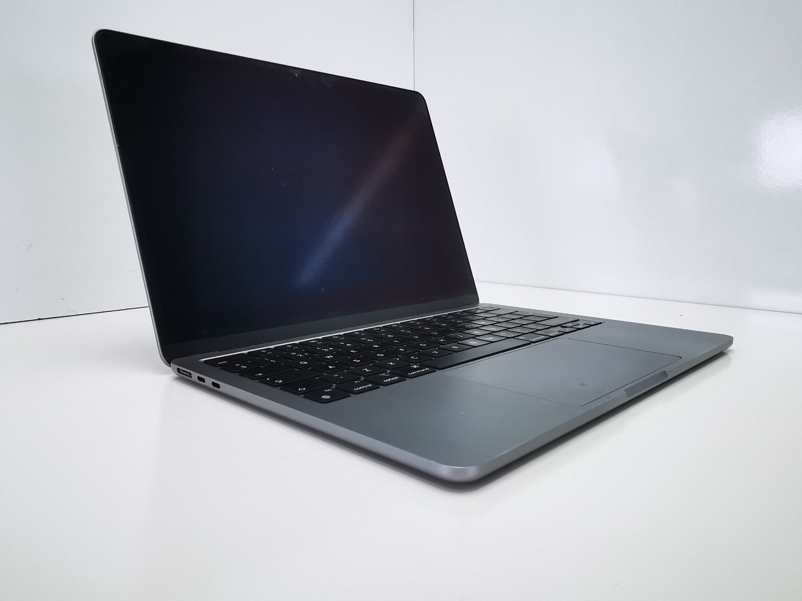 Apple MacBook Air 2022 (A2681) 13.6" - Apple M2/8GB RAM/256GB SSD/MacOS Sequoia