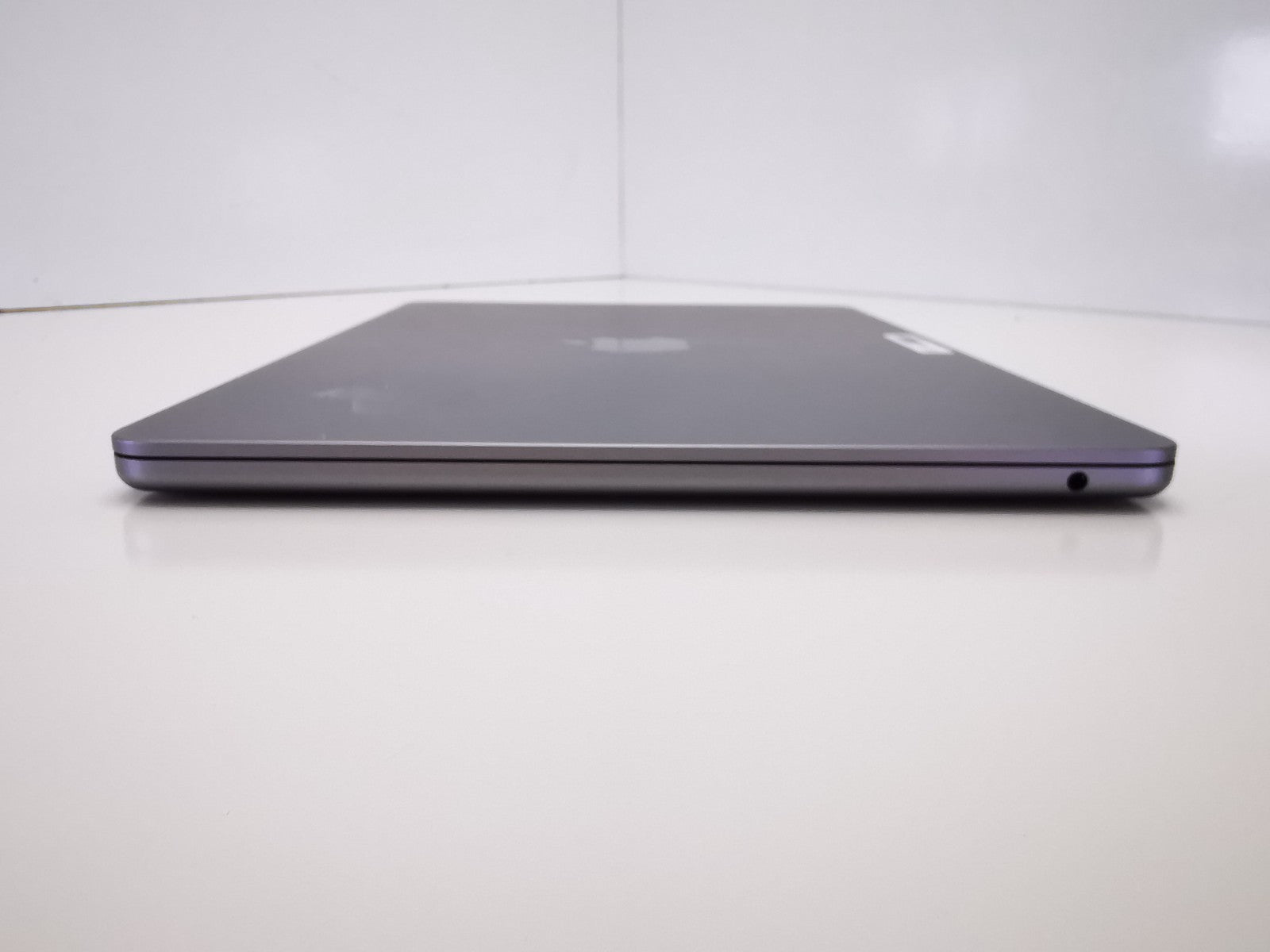 Apple MacBook Air 2022 (A2681) 13.6" - Apple M2/8GB RAM/256GB SSD/MacOS Sequoia