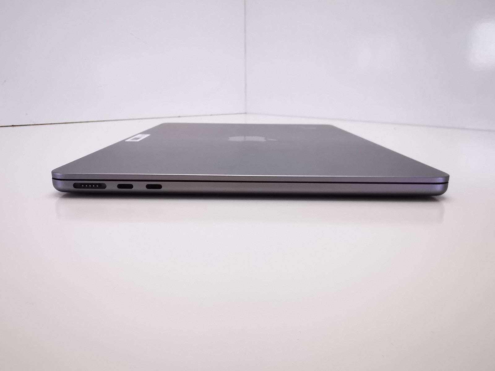 Apple MacBook Air 2022 (A2681) 13.6" - Apple M2/8GB RAM/256GB SSD/MacOS Sequoia