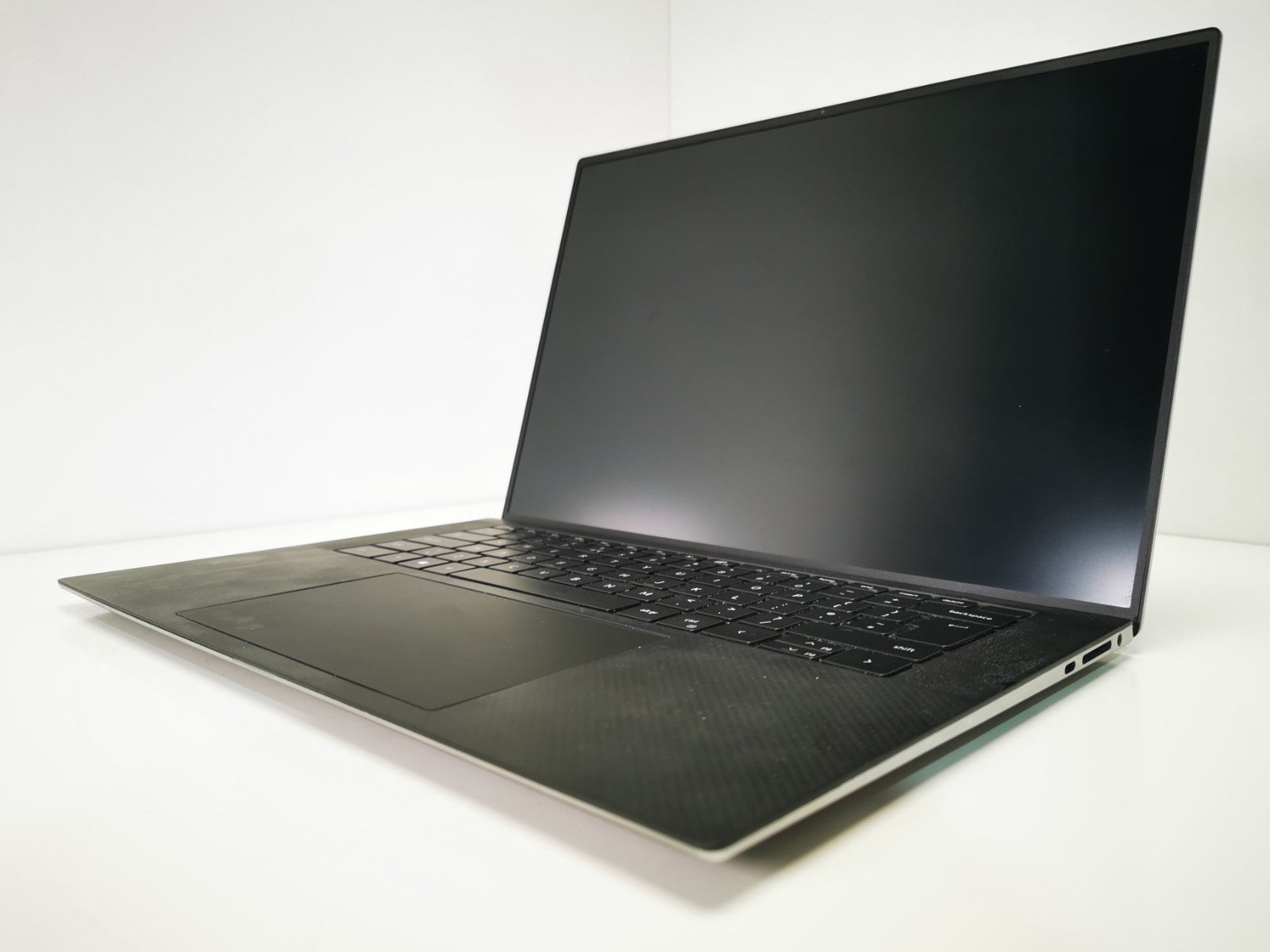 Dell Precision 5560 15.6" - i7-11th/32GB/512GB RTX A2000 - DEFECTS Read DESC
