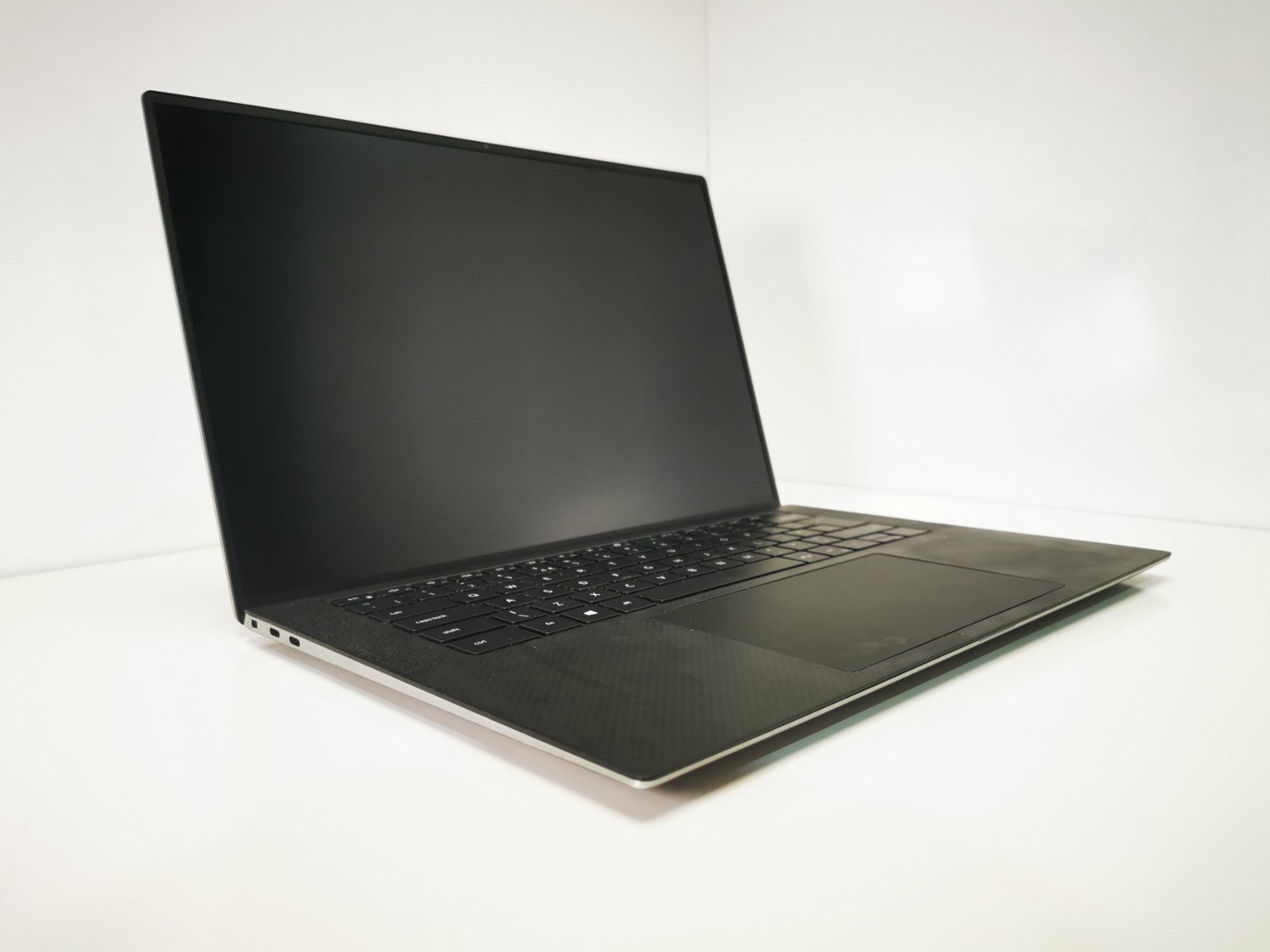 Dell Precision 5560 15.6" - i7-11th/32GB/512GB RTX A2000 - DEFECTS Read DESC