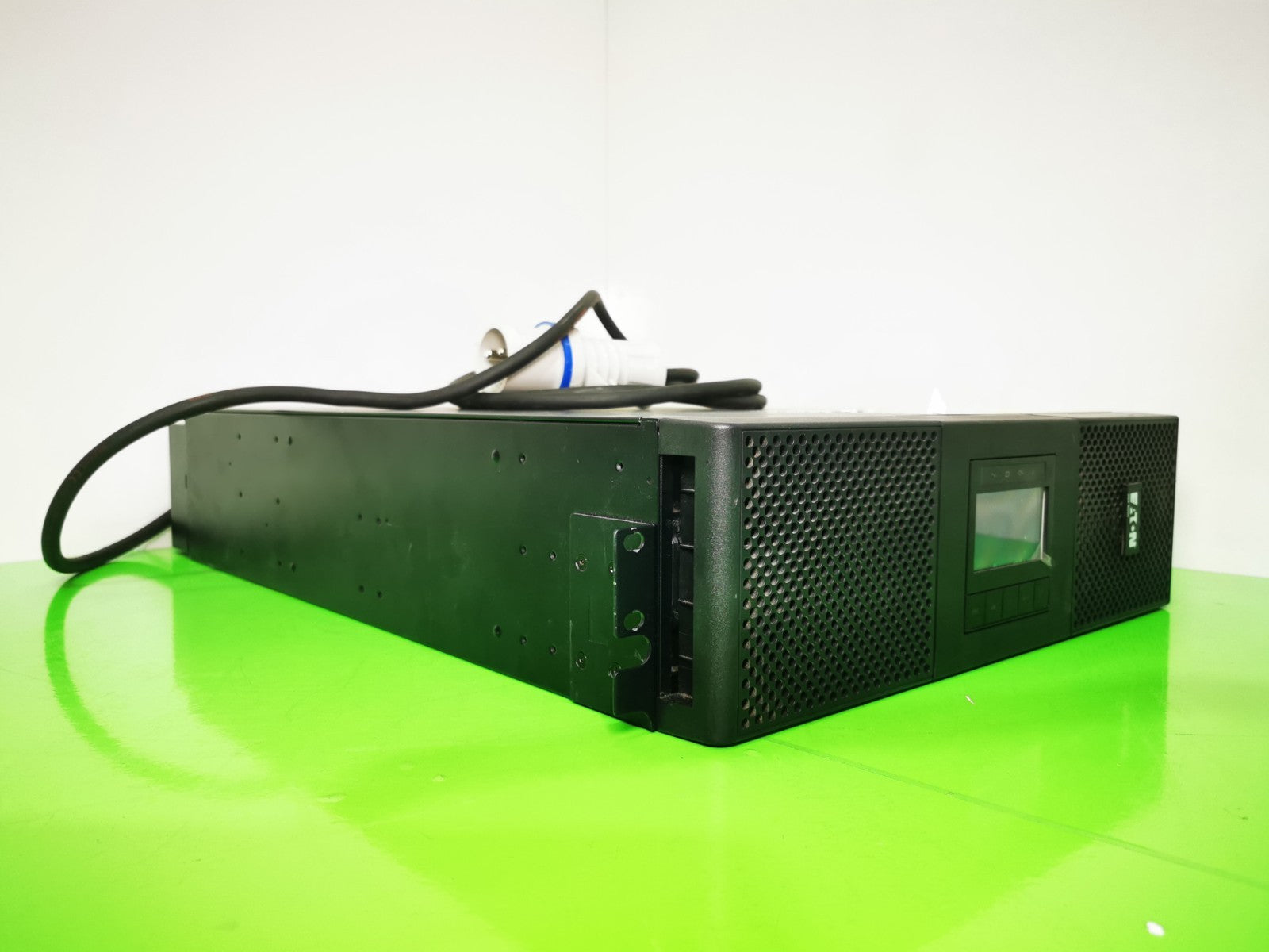 EATON 9SX 9SX5KIRT UPS 4500 WATT 5000 VA - Batteries Removed - Faulty / Spares