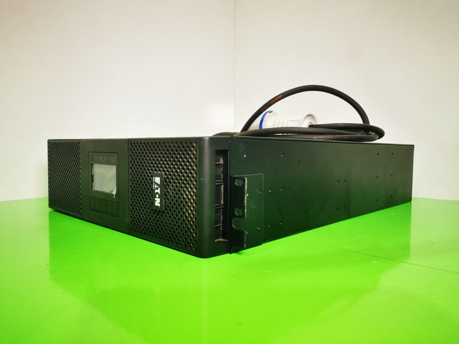 EATON 9SX 9SX5KIRT UPS 4500 WATT 5000 VA - Batteries Removed - Faulty / Spares