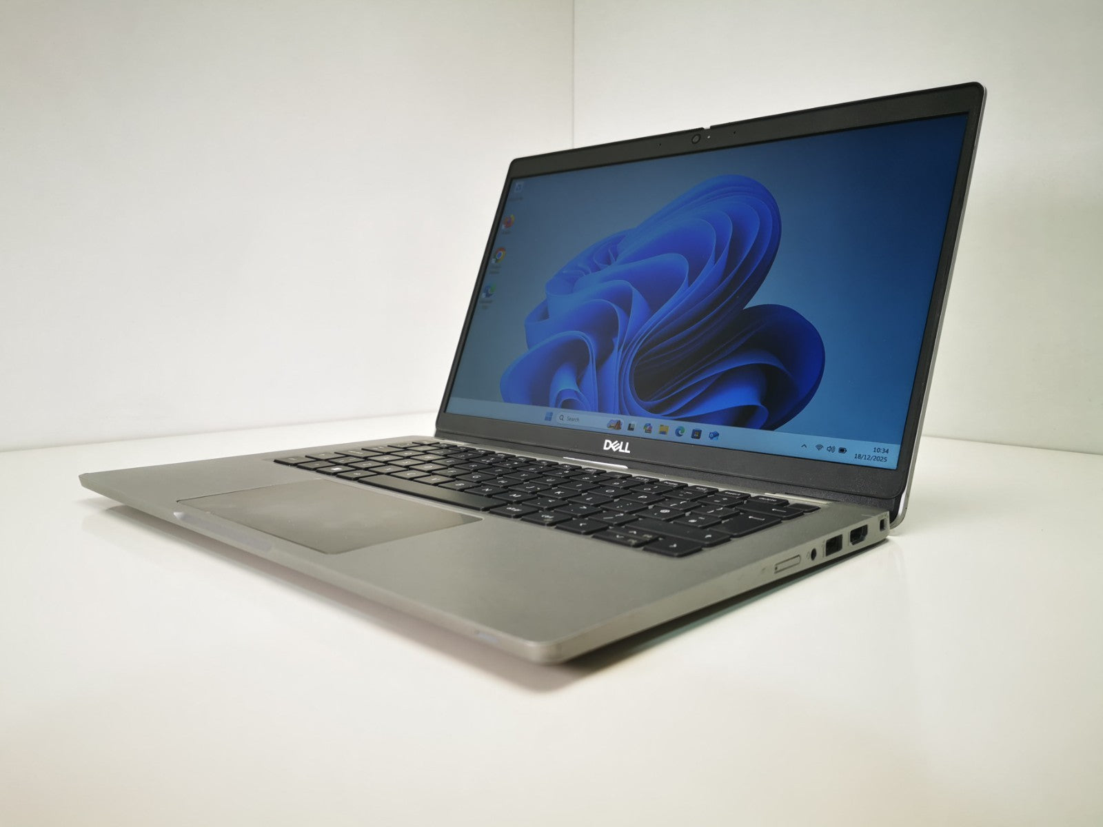 Dell Laptop Latitude 5330 13.3" i5-1245U 16GB RAM 256GB SSD Windows 11 Pro