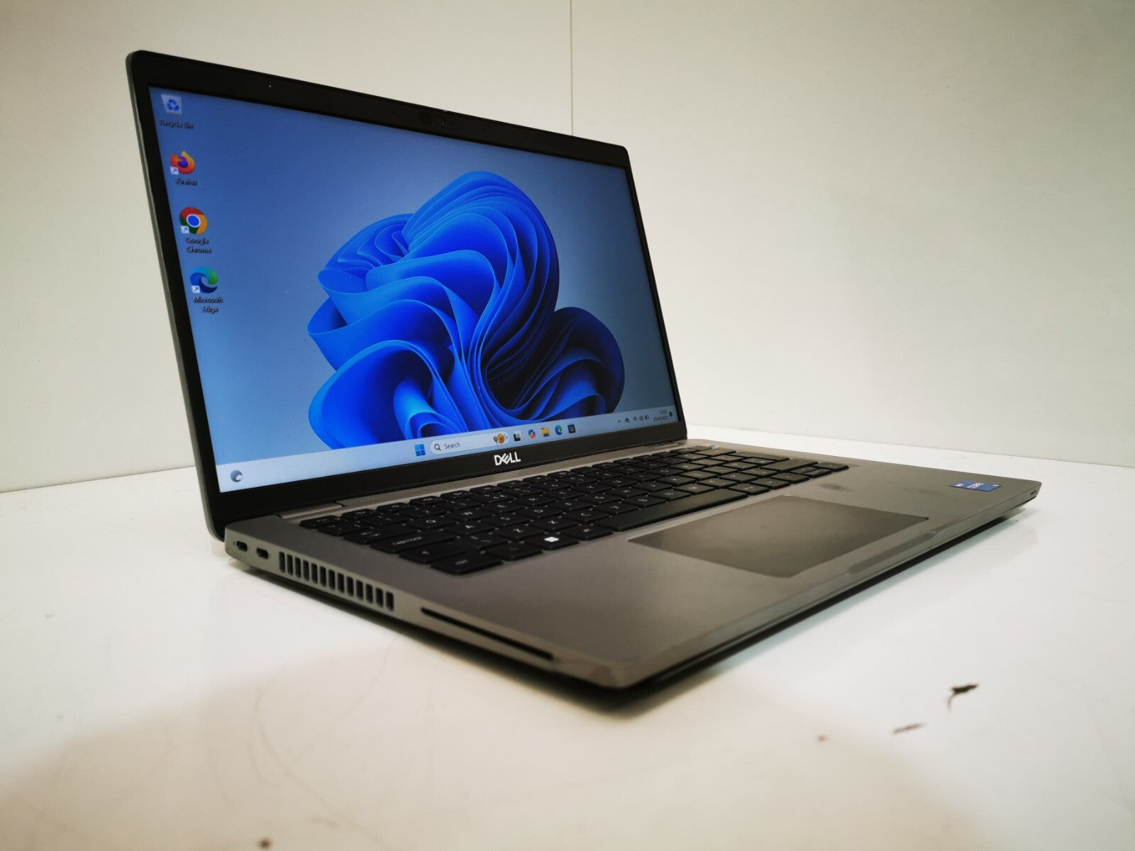 Dell Latitude 5430 14″ Laptop – i5-12th Gen, 8GB RAM, 256GB SSD - Minor Defects
