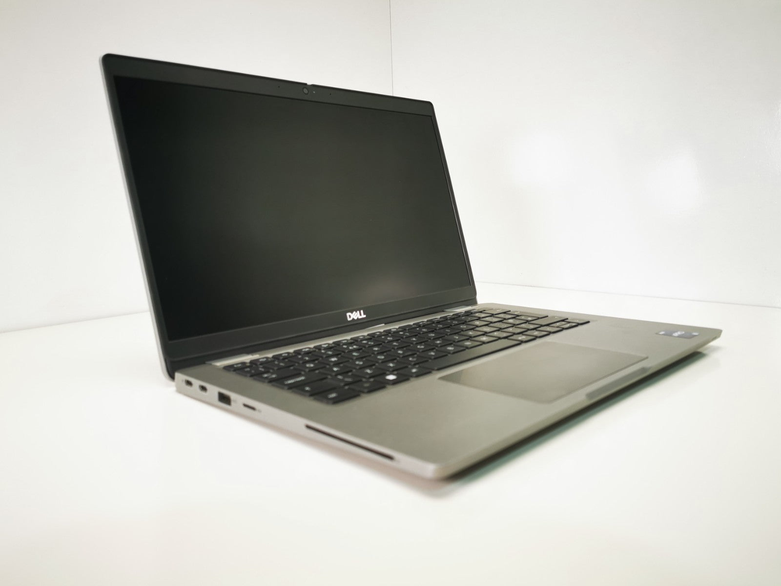 Dell Laptop Latitude 5330 13.3" i5-1245U 16GB RAM 256GB SSD Windows 11 Pro